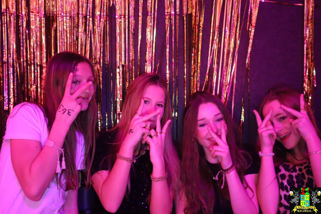 ../Images/Jeugd Opwarmbal Photobooth 293.jpg